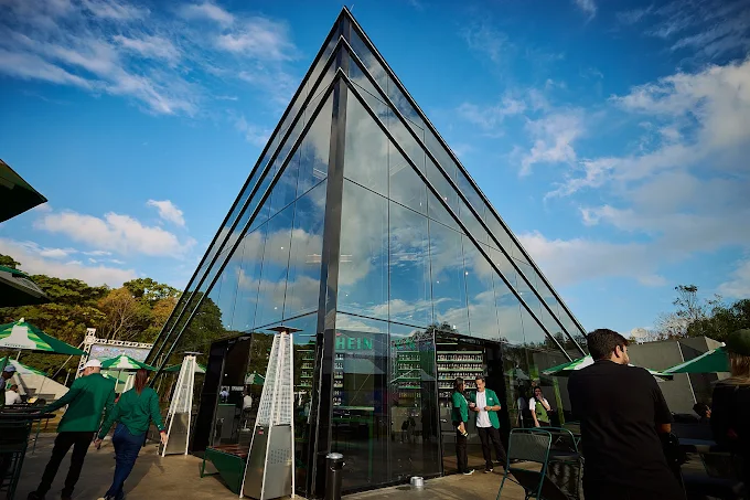 Pavilhão de vidro da Heineken House